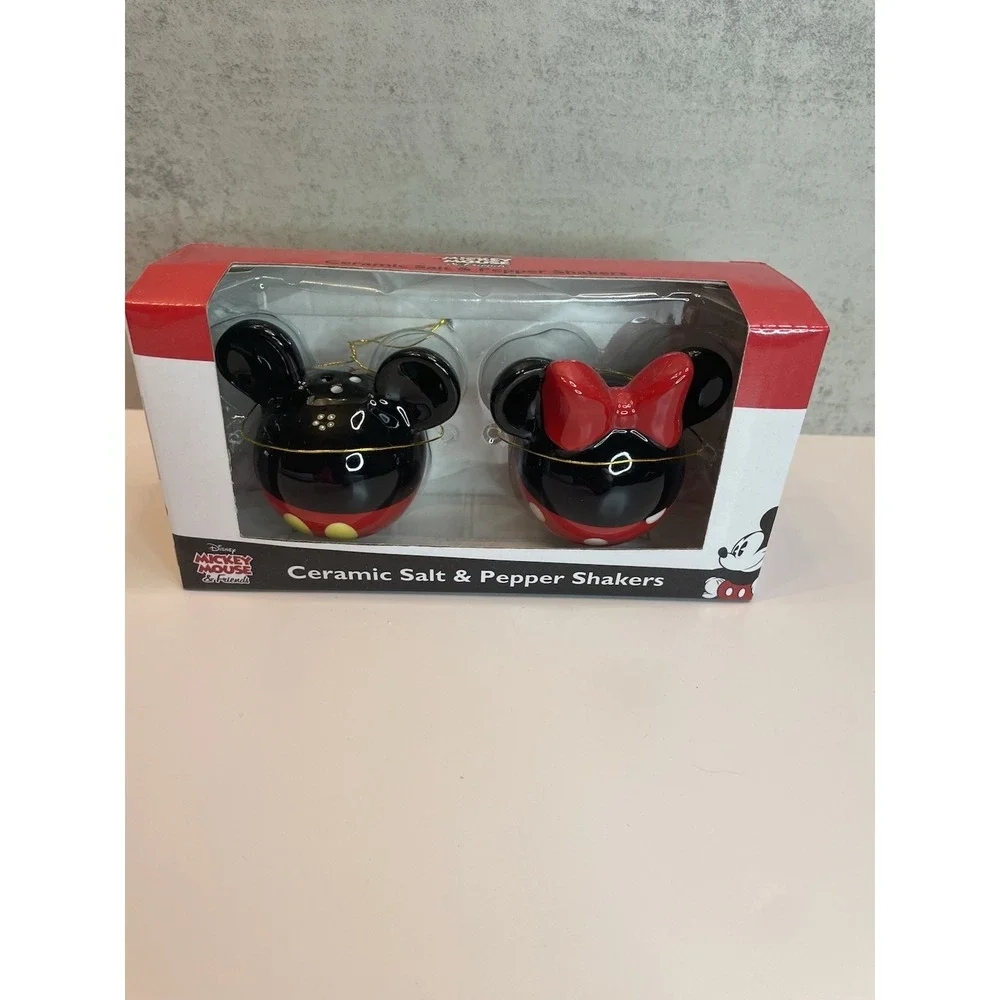 NEW Disney Mickey Mouse And Friends Ceramic Salt & Pepper Shakers Minnie Mouse